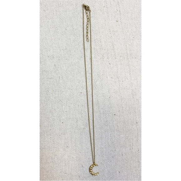 Dainty hammered matte gold tone crescent moon pendant - Picture 5 of 6